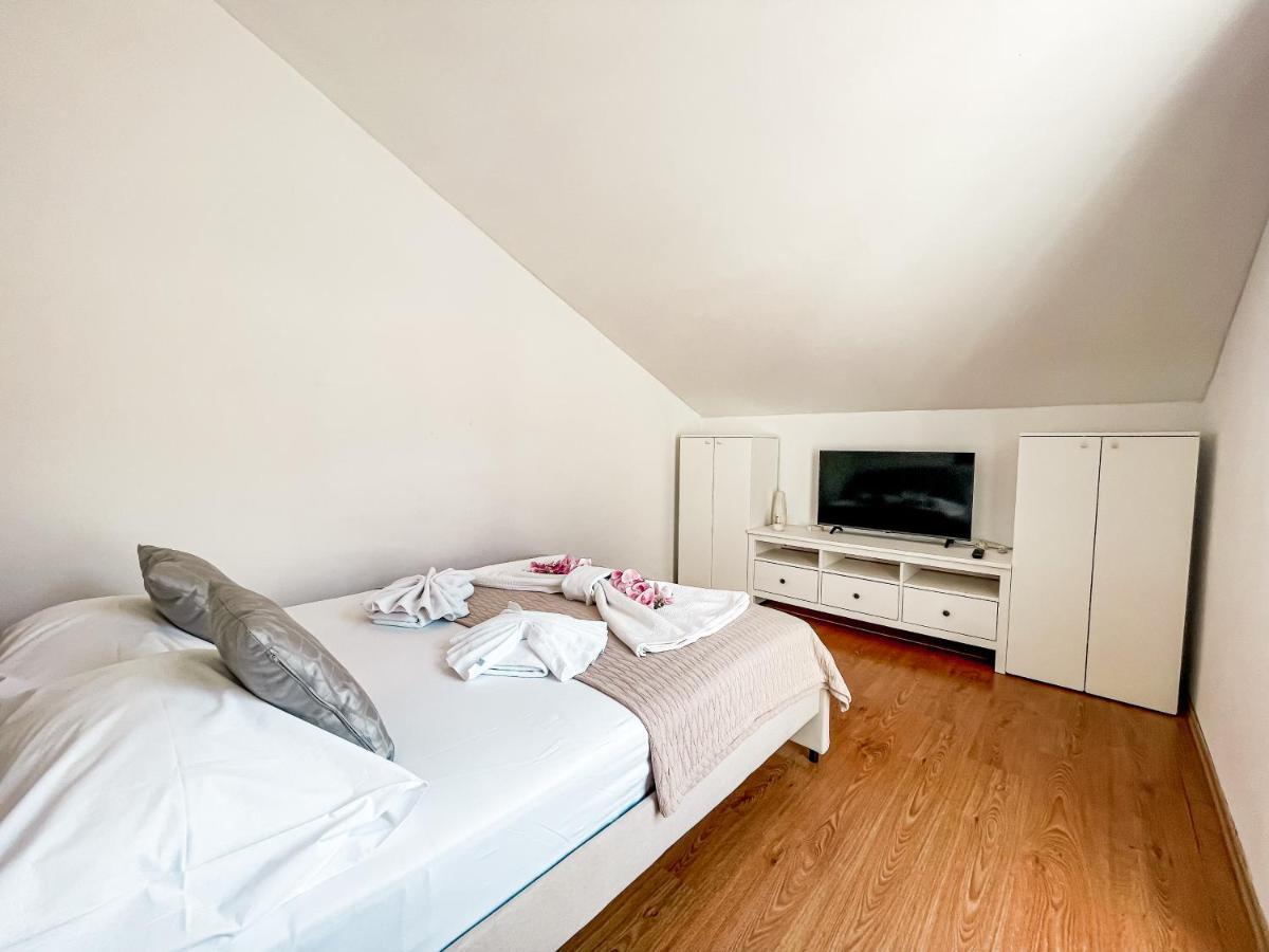 Perla Apartments Bol Eksteriør bilde